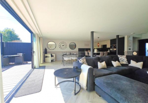 The Beach Hideaway - Lancing